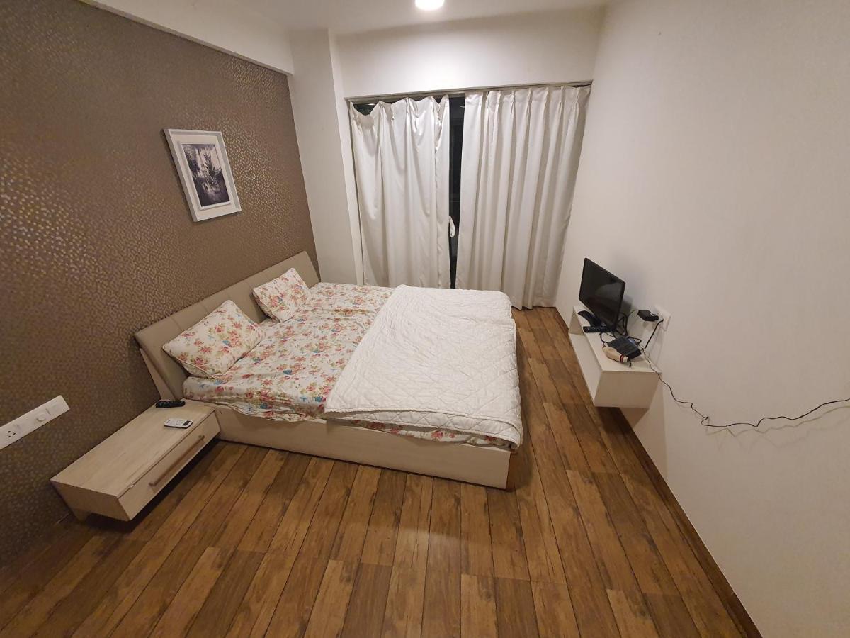 P C Homes At Belliza Near Airport Surat Luaran gambar